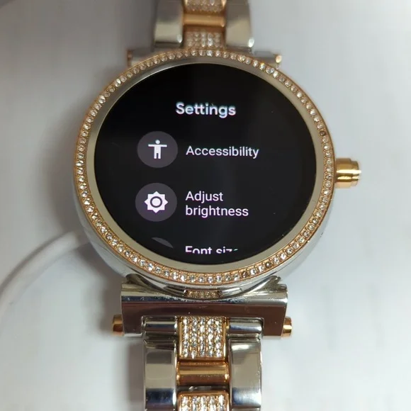 New & Authentic Michael Kors Smart watch Rose Gold/Silver - Picture 13 of 15